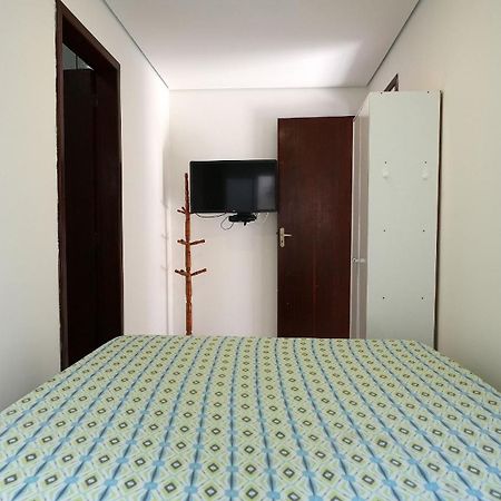 Residencial Adolfo - Mestre Naro Бомбиньяс Экстерьер фото