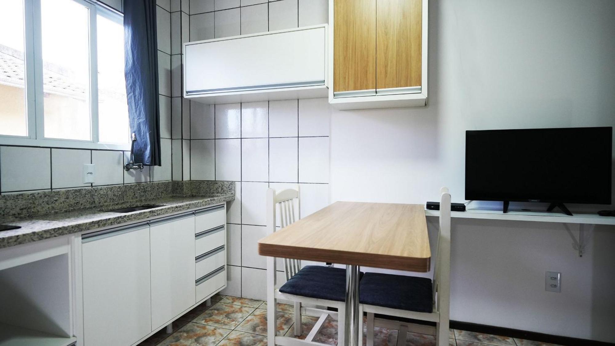 Residencial Adolfo - Mestre Naro Бомбиньяс Экстерьер фото