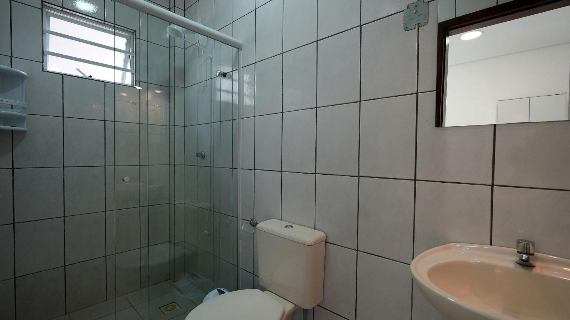 Residencial Adolfo - Mestre Naro Бомбиньяс Экстерьер фото