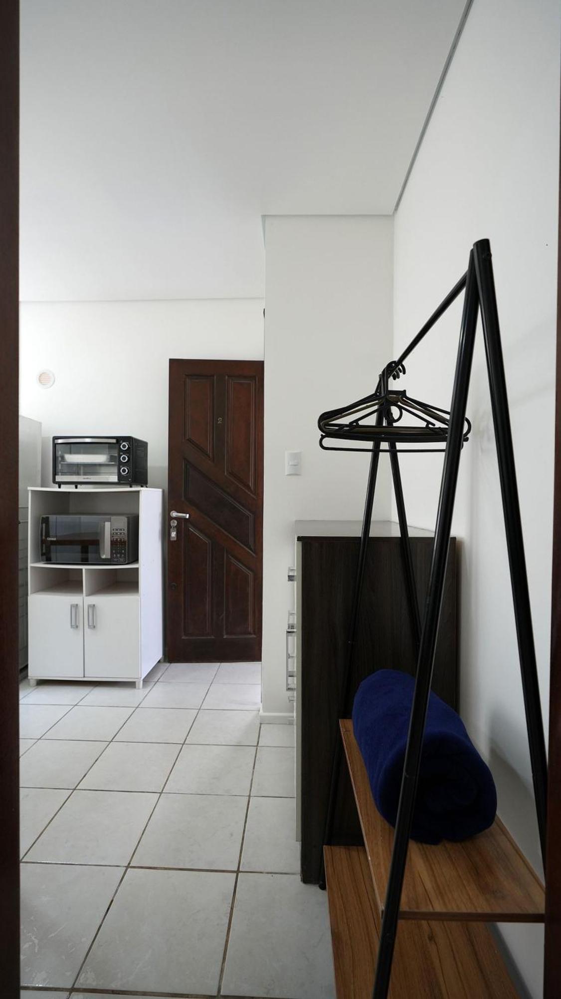 Residencial Adolfo - Mestre Naro Бомбиньяс Экстерьер фото