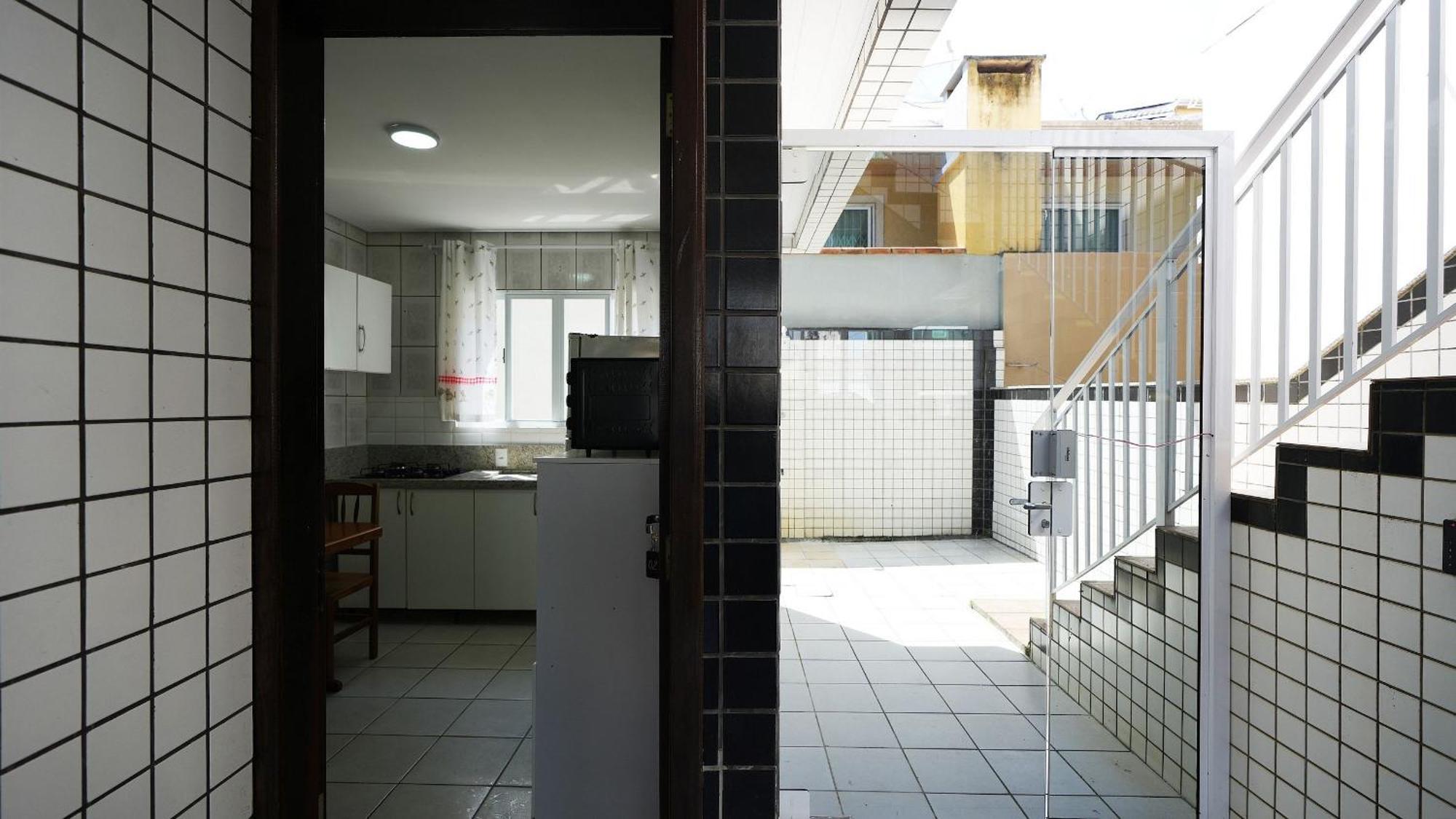 Residencial Adolfo - Mestre Naro Бомбиньяс Экстерьер фото