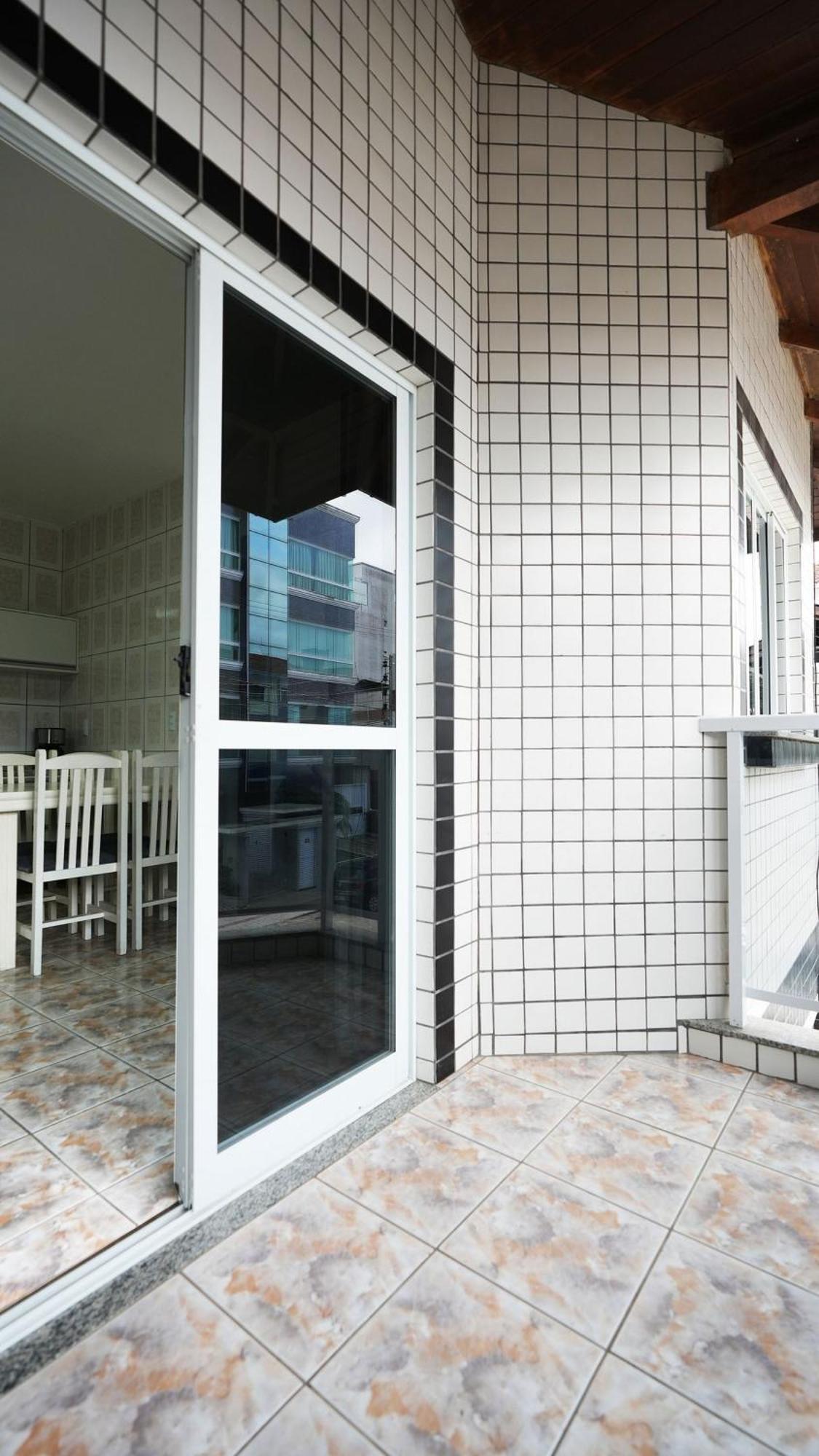 Residencial Adolfo - Mestre Naro Бомбиньяс Экстерьер фото