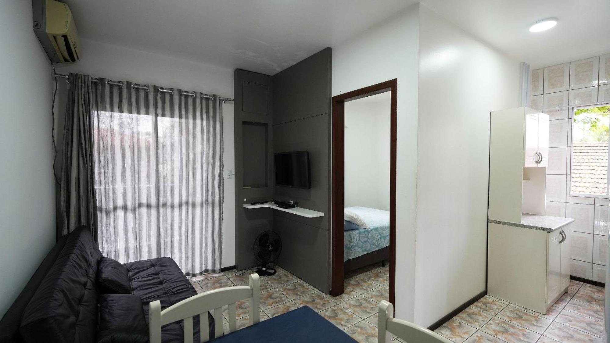 Residencial Adolfo - Mestre Naro Бомбиньяс Экстерьер фото