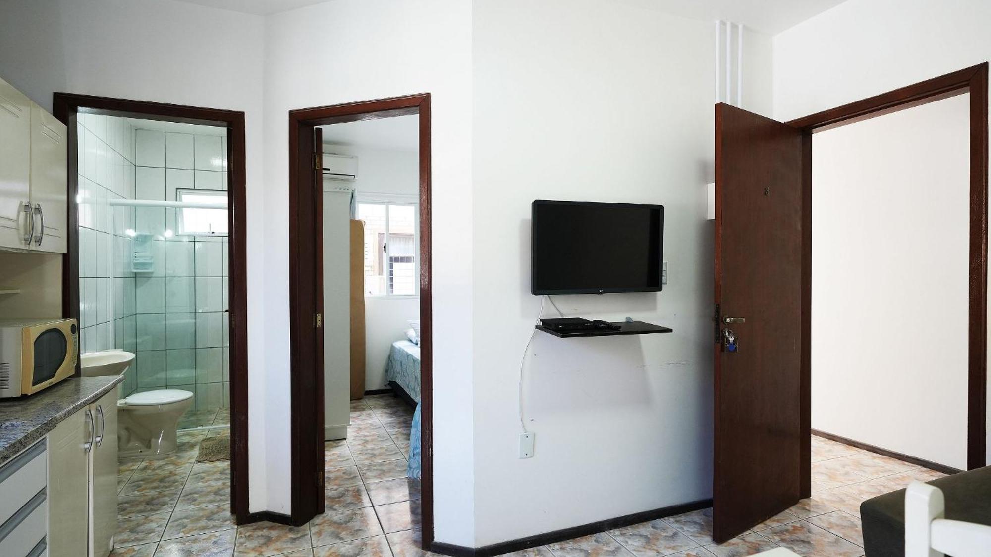 Residencial Adolfo - Mestre Naro Бомбиньяс Экстерьер фото
