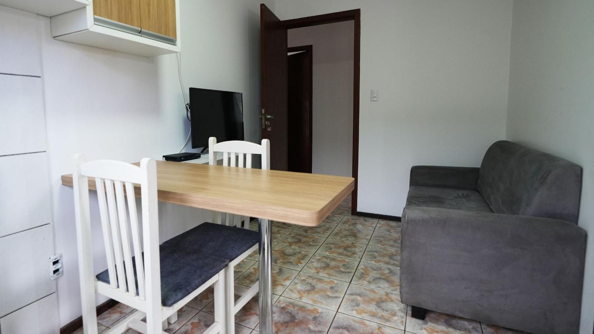 Residencial Adolfo - Mestre Naro Бомбиньяс Экстерьер фото
