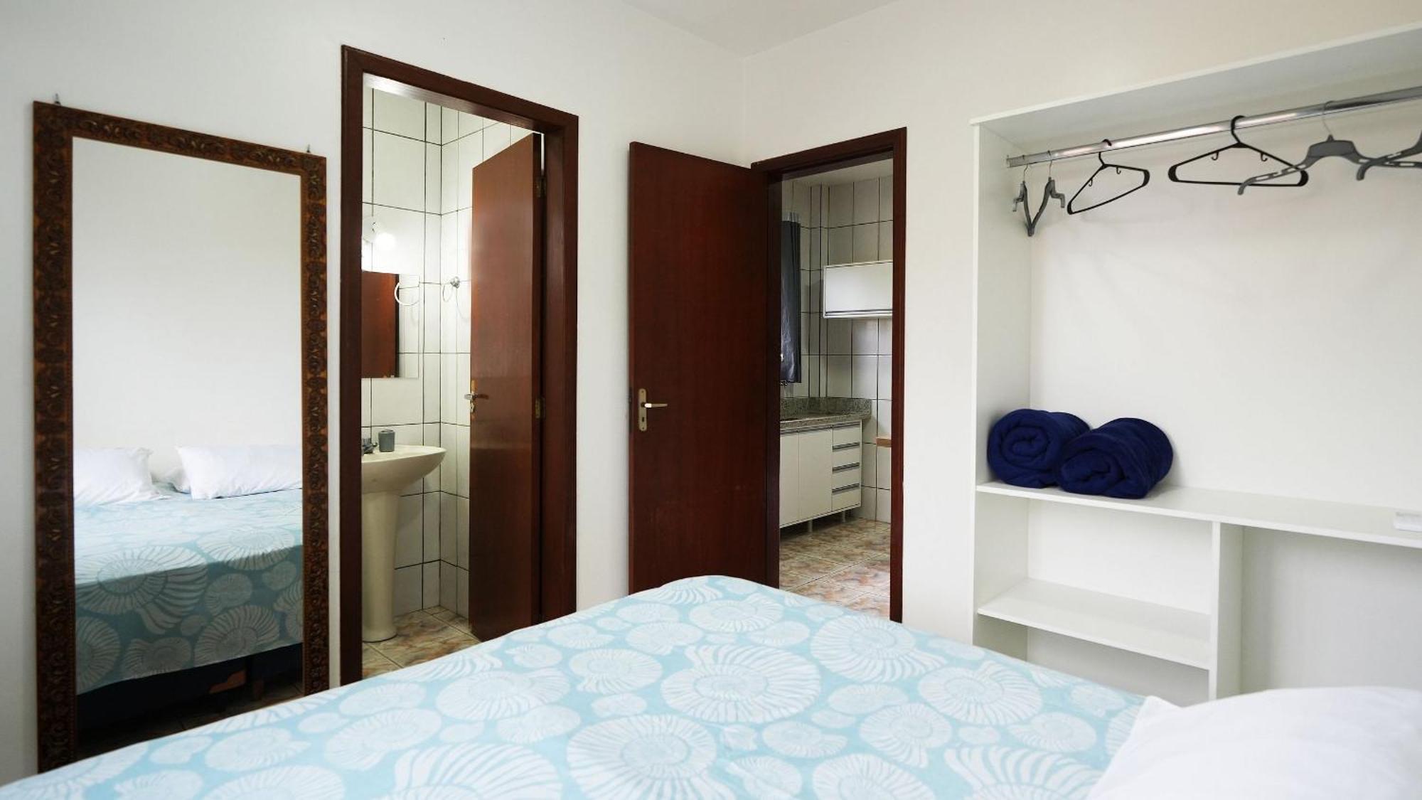 Residencial Adolfo - Mestre Naro Бомбиньяс Экстерьер фото
